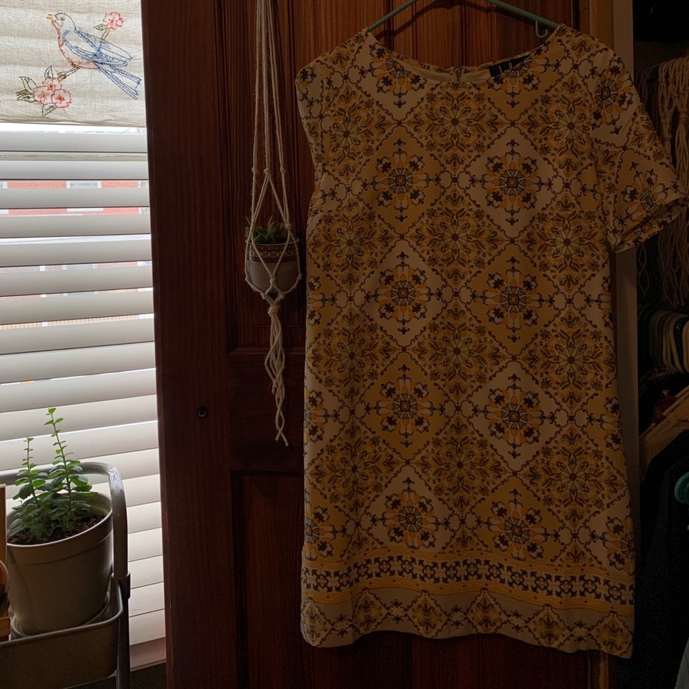 lulu’s yellow patterned short sleeve dress